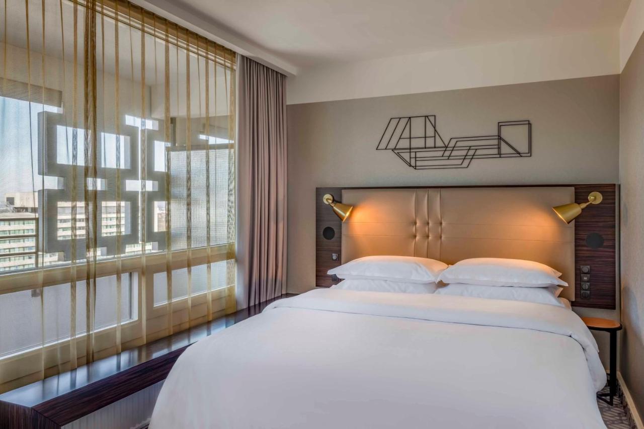 Junior Suite King Size Bed