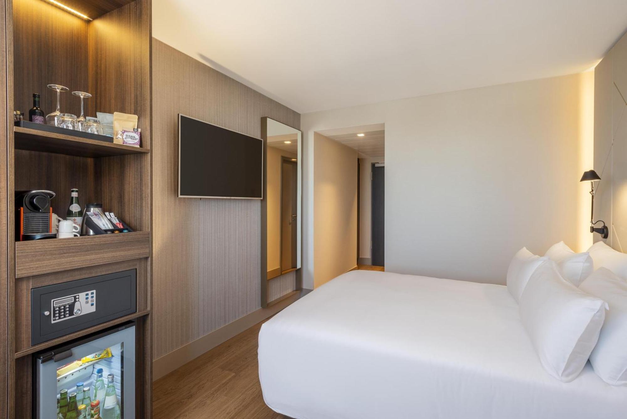 Superior City View Room